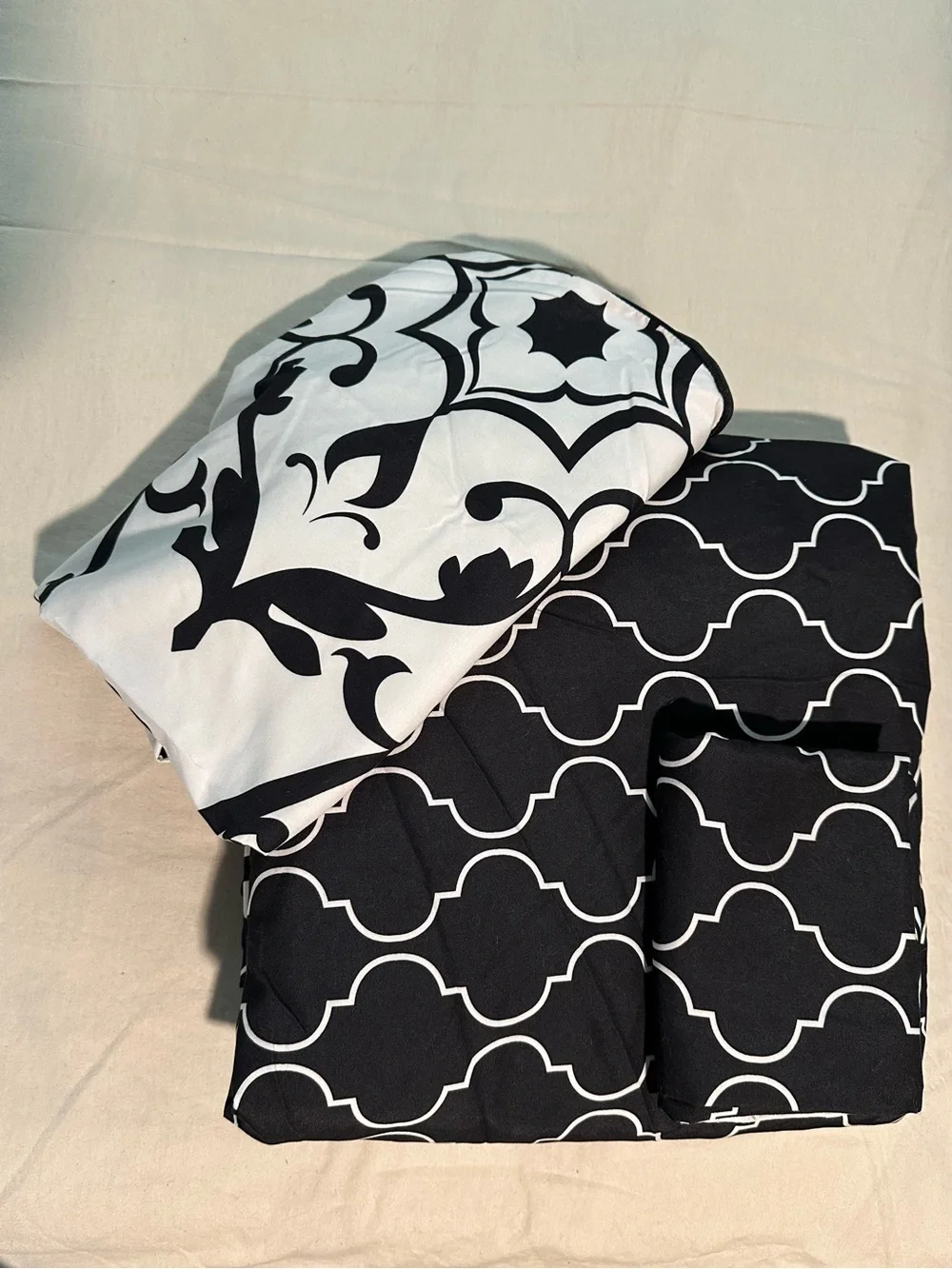 Reversible Queen Duvet Cover Set Black & White Moroccan Trellis Damask Very Soft